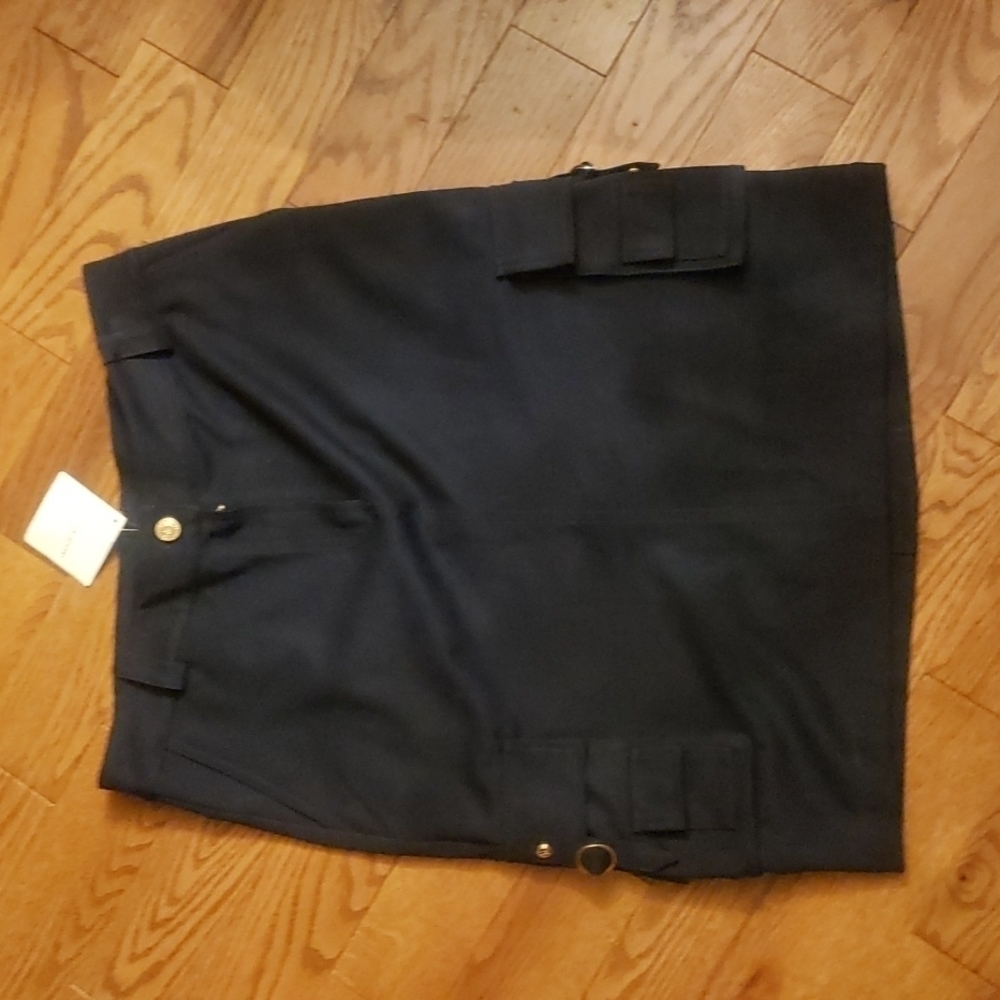 ST. John's  sport Skirt size 8 NWT